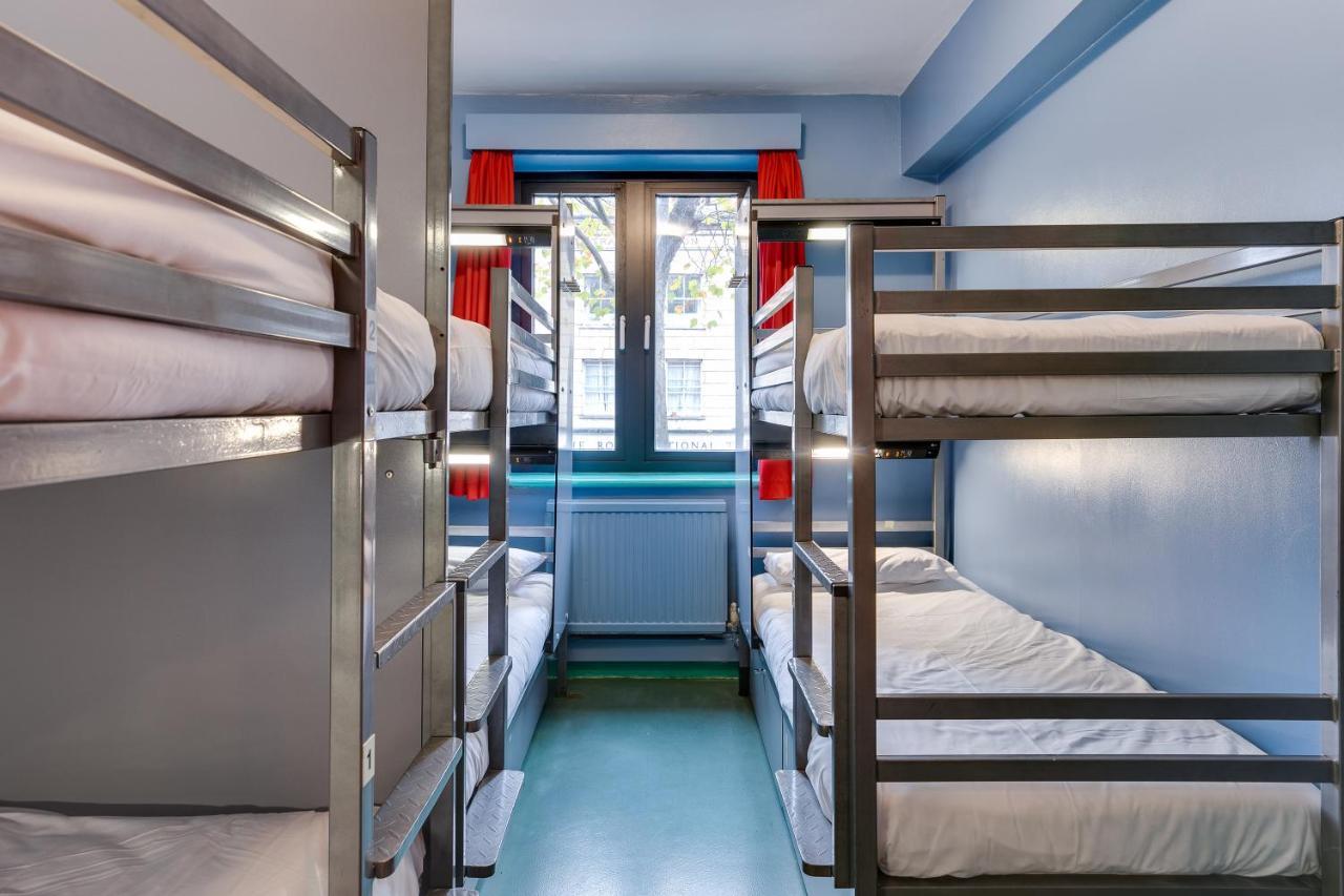 Lit dans un Dortoir Féminin de 10 Personnes