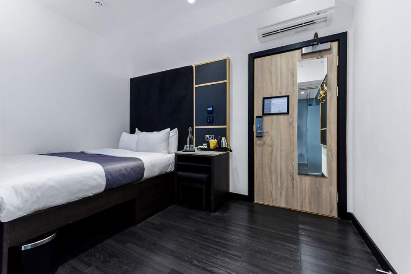 Hébergement Lit Queen-Size Intérieur Z pour Personnes à Mobilité Réduite (Sans Fenêtre)