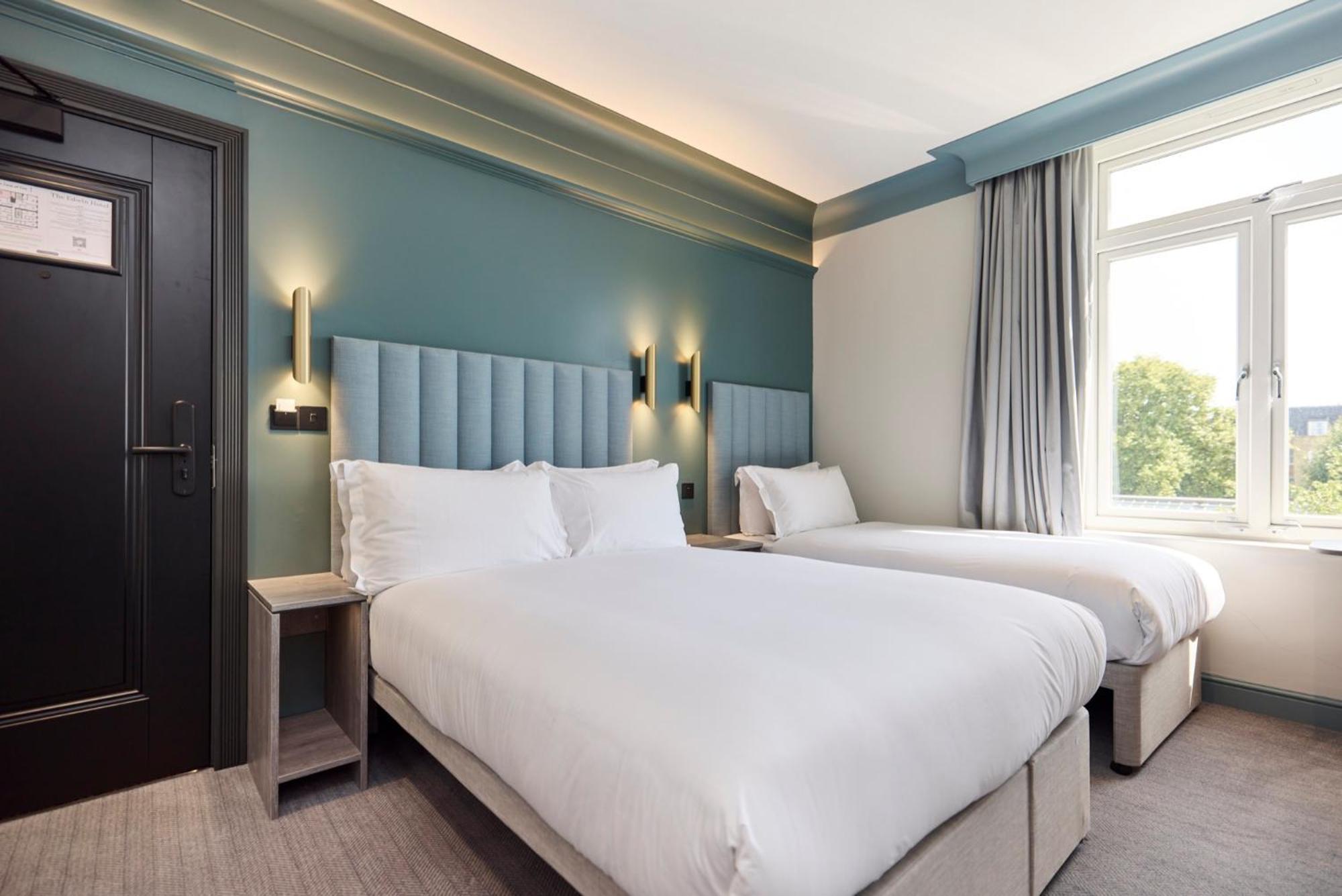 Triple Room,1697777041:JPEG