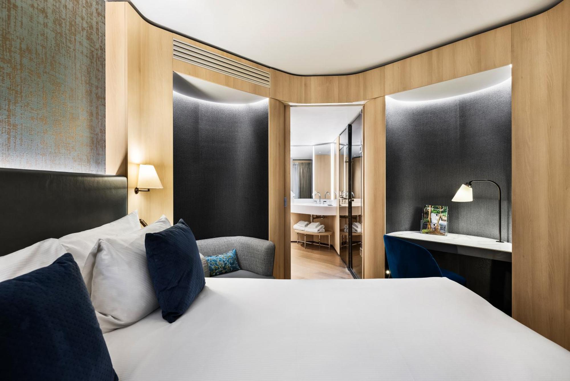 Deluxe Queen Room