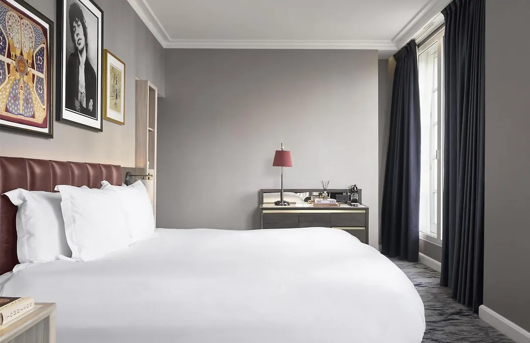 The Trafalgar St James London Curio Collection By Hilton-1