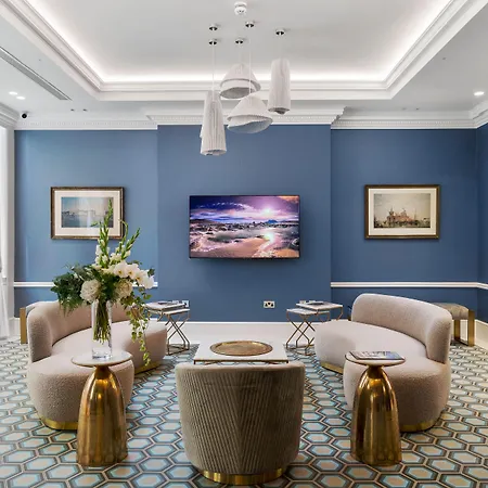 Commodore Hotel-3